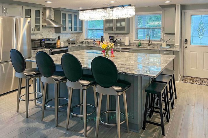 Renovated Port Richey Oasis w / Lanai + Grill!