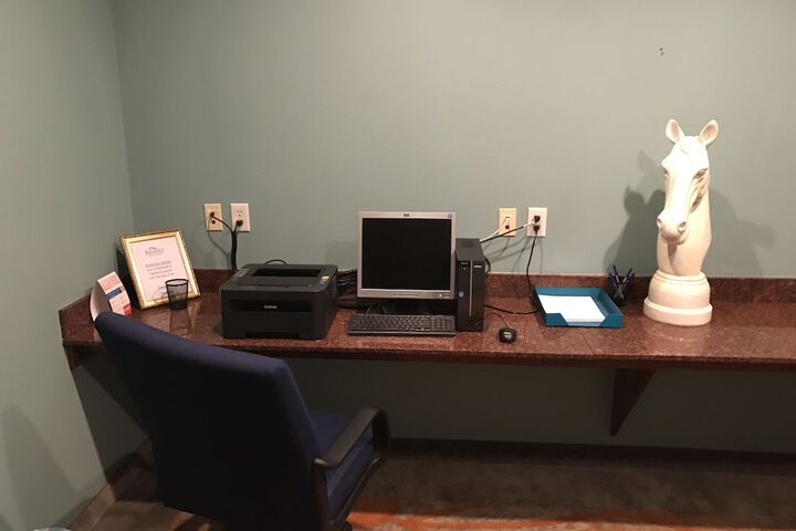 Business Center 82 of 85