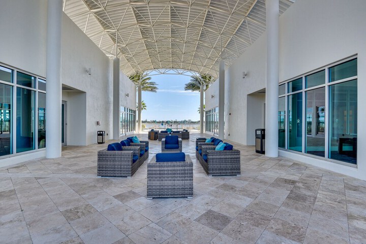 Luxe Resort Condo - 2 Mi to Daytona Beach!
