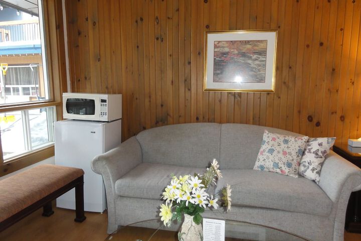 Room 6 of 16