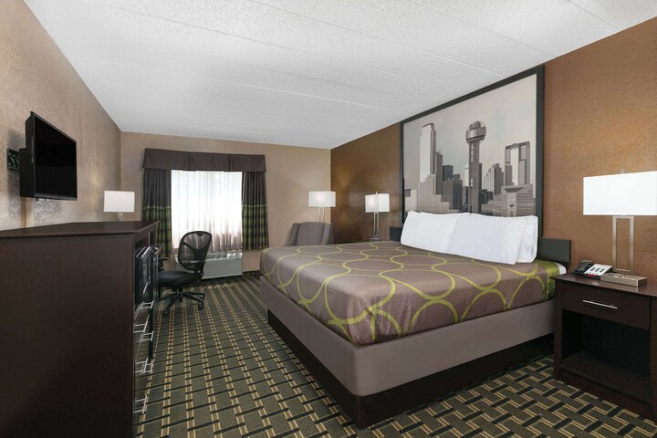 Room 14 of 27