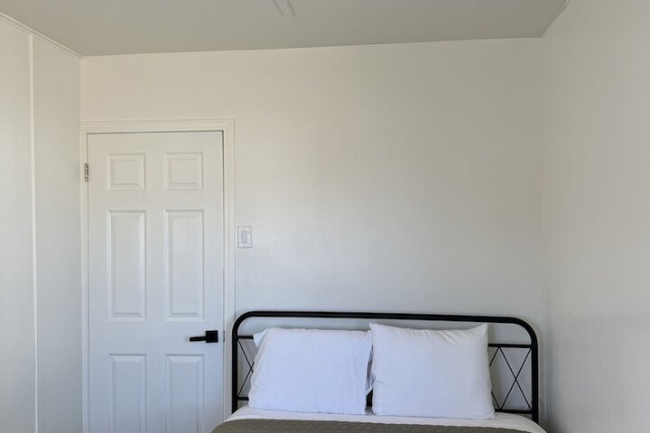 Room 13 of 16