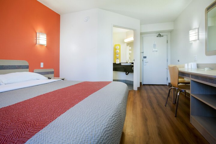 Room 33 of 38