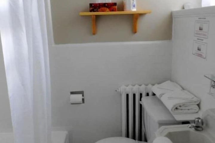 Room 32 of 71