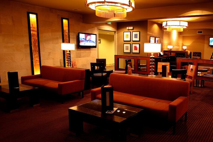 Lounge 65 of 81