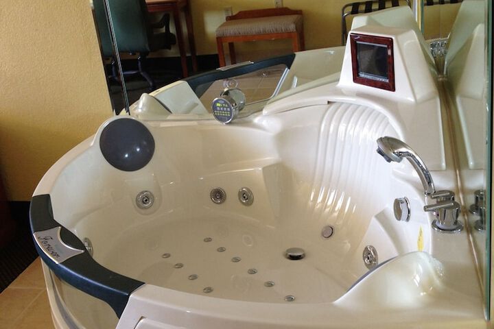 Hot Tub 52 of 54