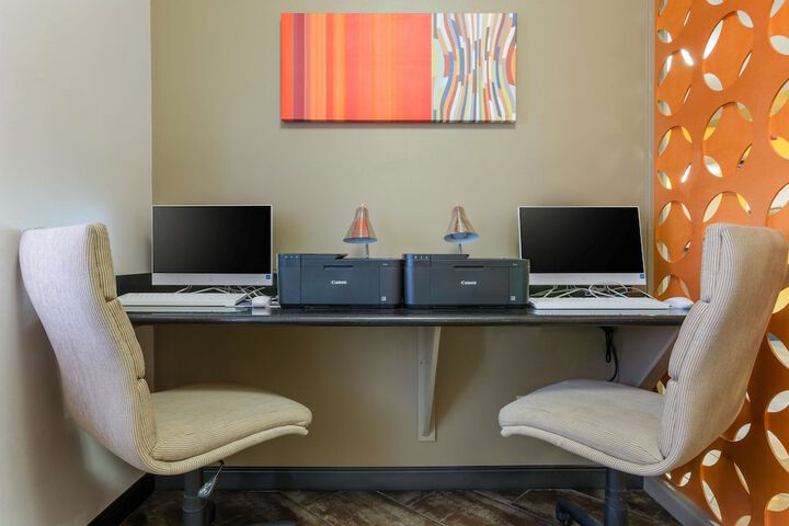 Best Western Plus The Four Corners Inn