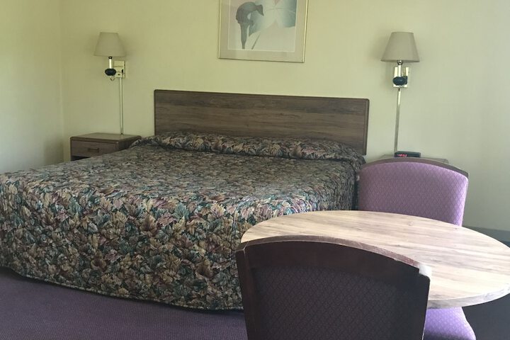 Room 11 of 38