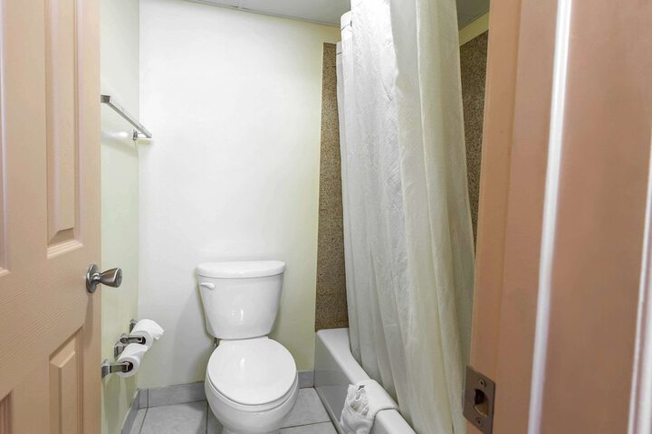 Room 9 of 15