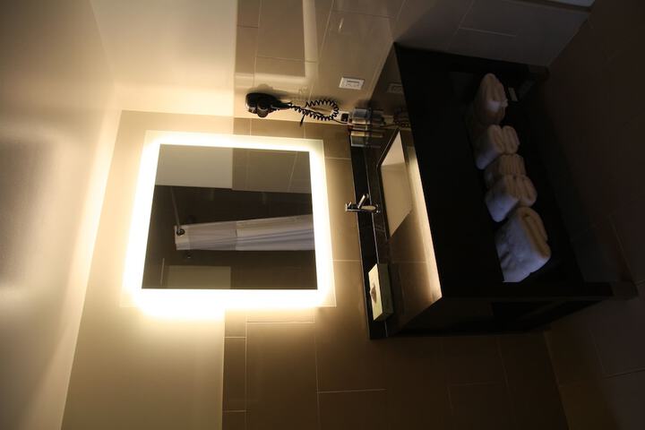 Room 34 of 61