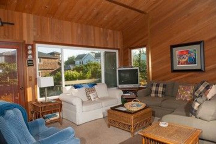 Neskowin Nest 4 Br home by RedAwning