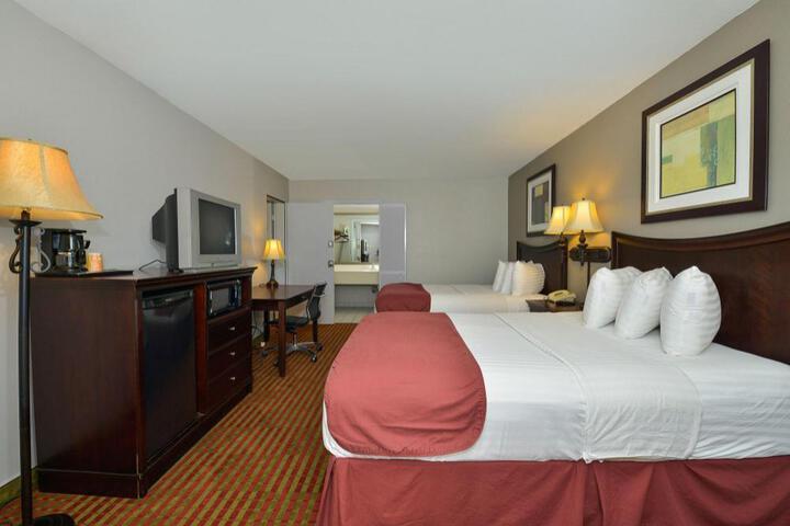 Lamplighter Inn and Suites