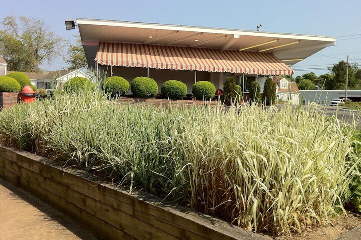 Holiday Hill Inn & Suites