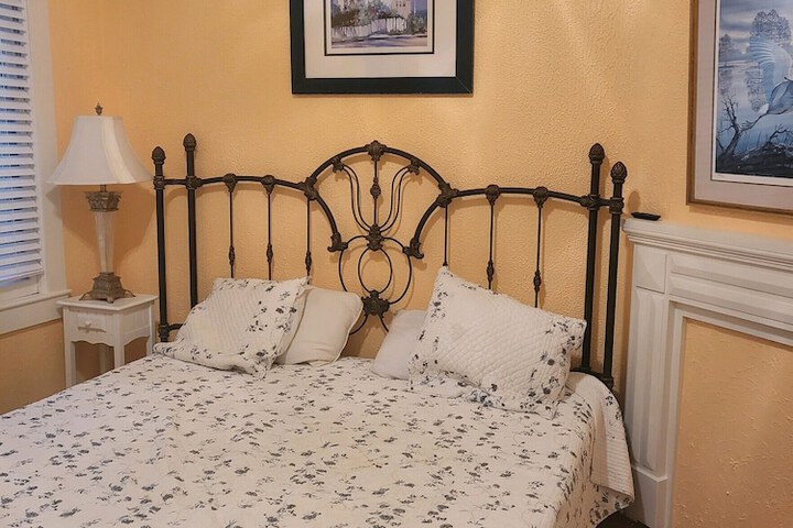 Room 8 of 27