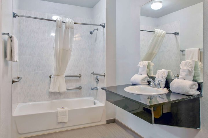 Room 21 of 28