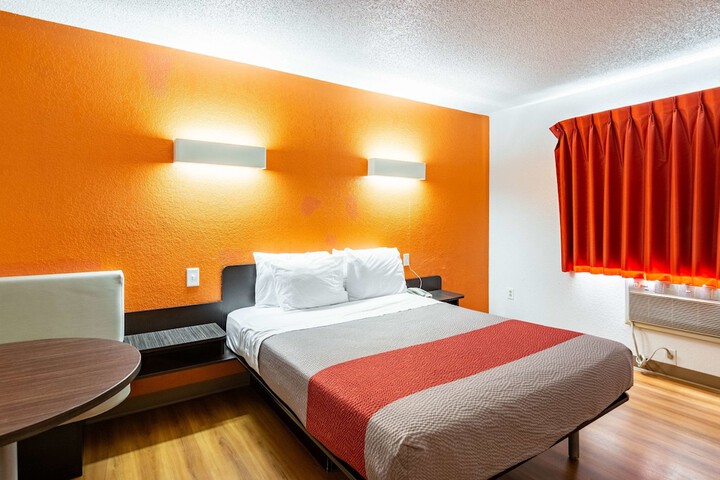 Room 13 of 31