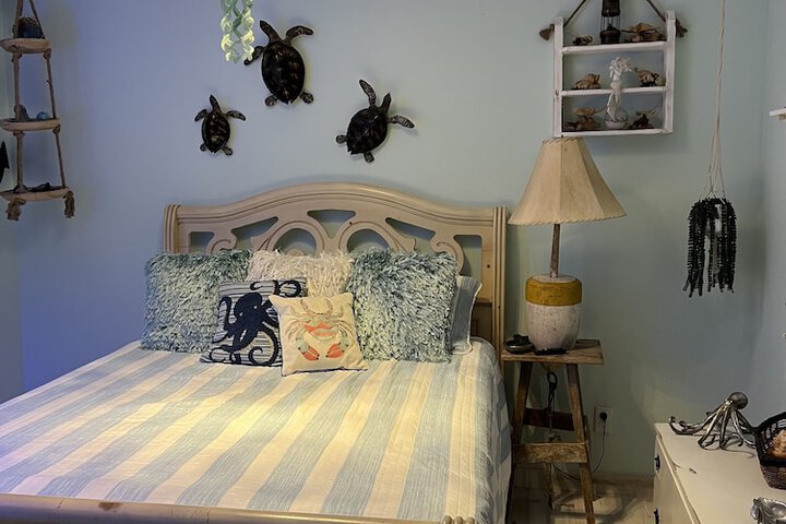 Room 16 of 33