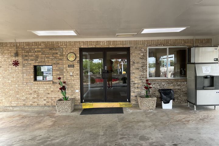 Glen Rose Inn and Suites