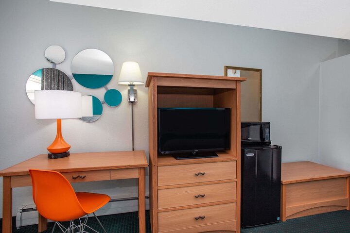 Room 8 of 19