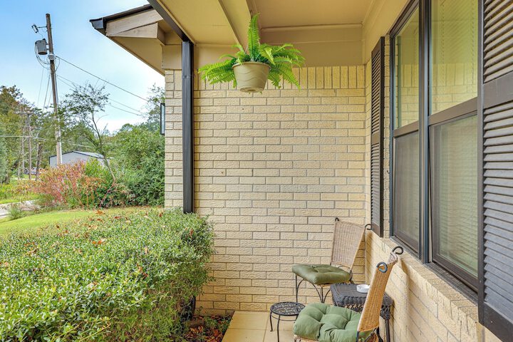 Sunroom & Yard: Charming Hot Springs Home!