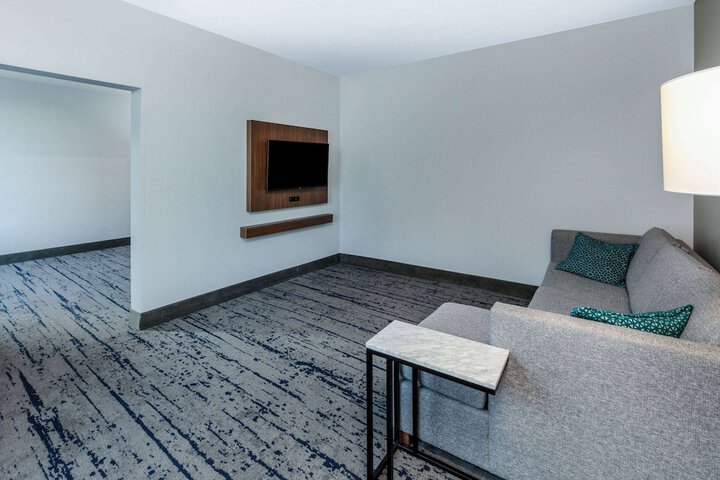 Room 14 of 37