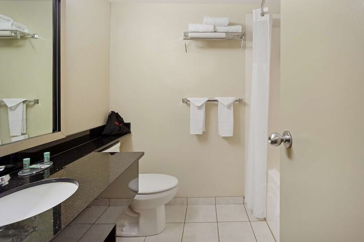 Room 25 of 39