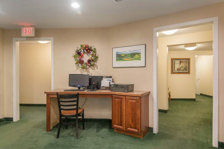 Business Center 23 of 25