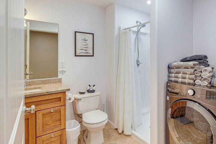 Fish & Hike: Apartment w / Pool Table in Ketchikan!