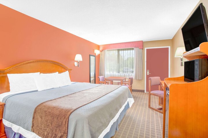 Room 18 of 19