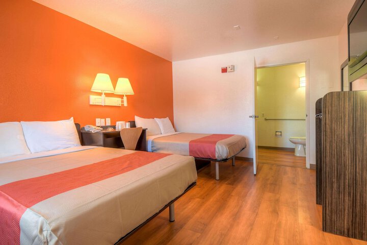 Room 16 of 36