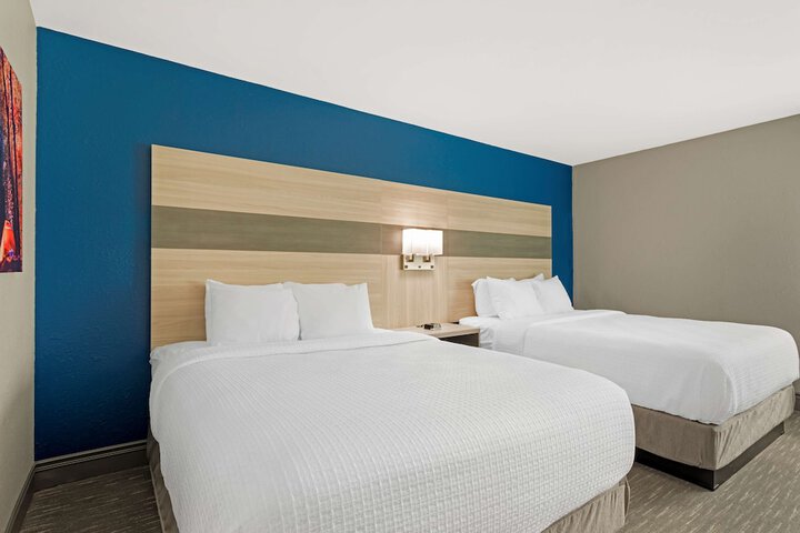 Best Western Plus Cleveland Inn & Suites