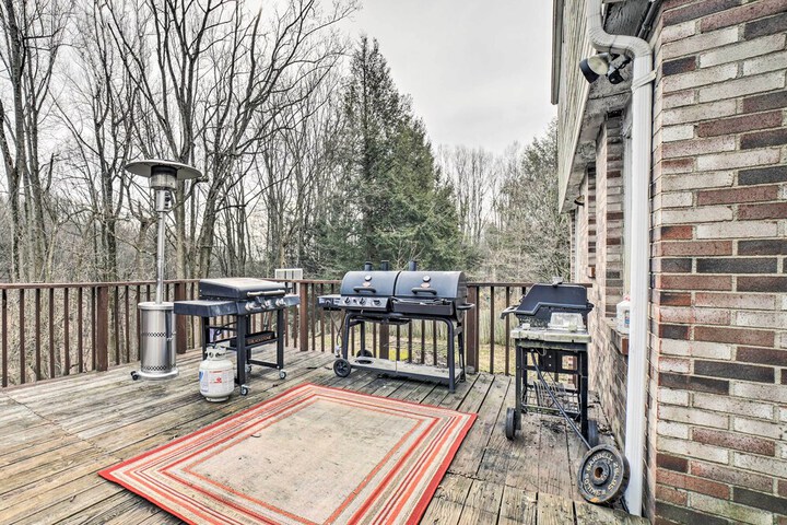 Charming Vacation Rental: 15 Mi to Pittsburgh