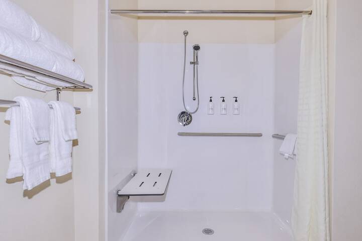 Cobblestone Hotel & Suites - Rhinelander