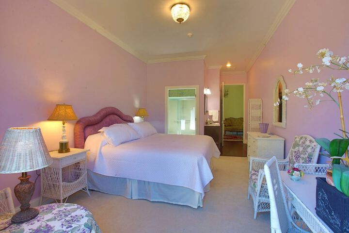 Inntiquity a Country Inn