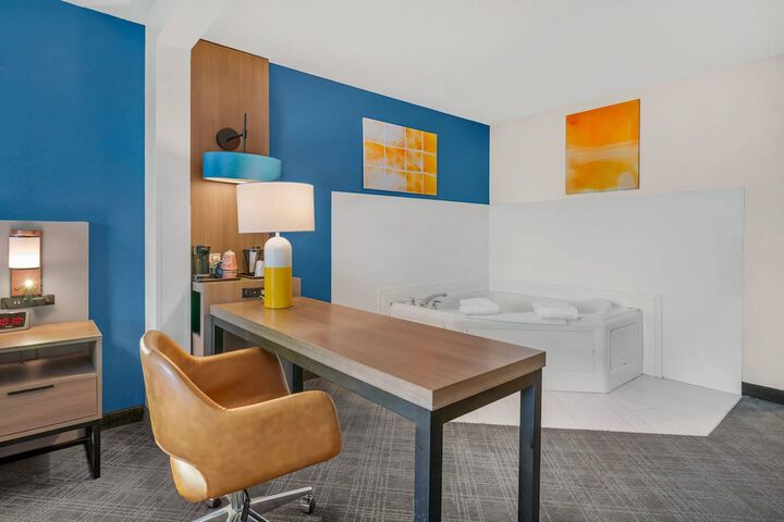 Comfort Inn & Suites Sheboygan I-43