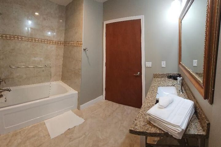 Room 15 of 25