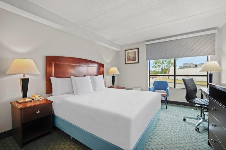 Days Inn by Wyndham Utica