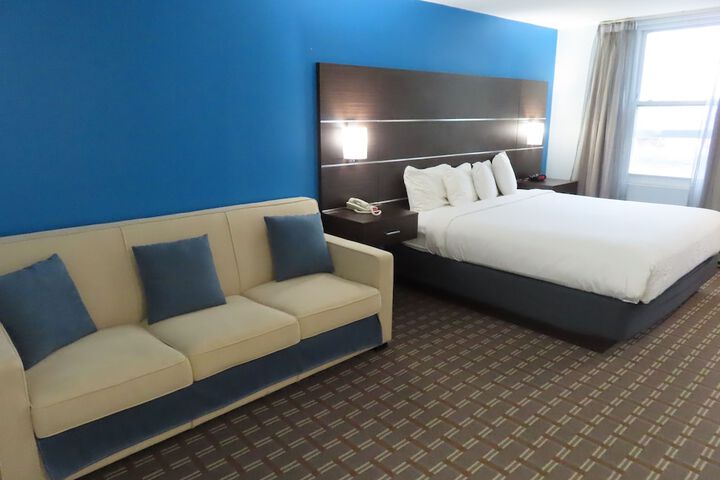 Room 26 of 76