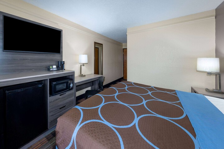 Room 28 of 38