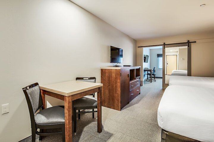 Room 32 of 49