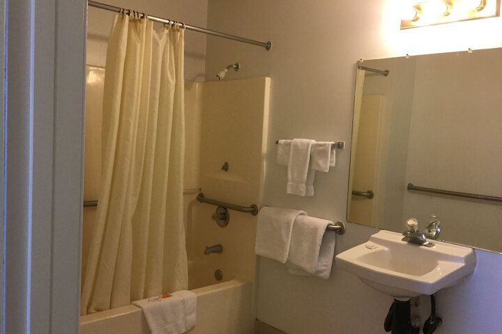 Room 4 of 20