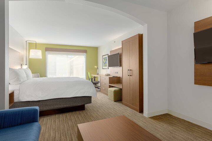 Room 11 of 33
