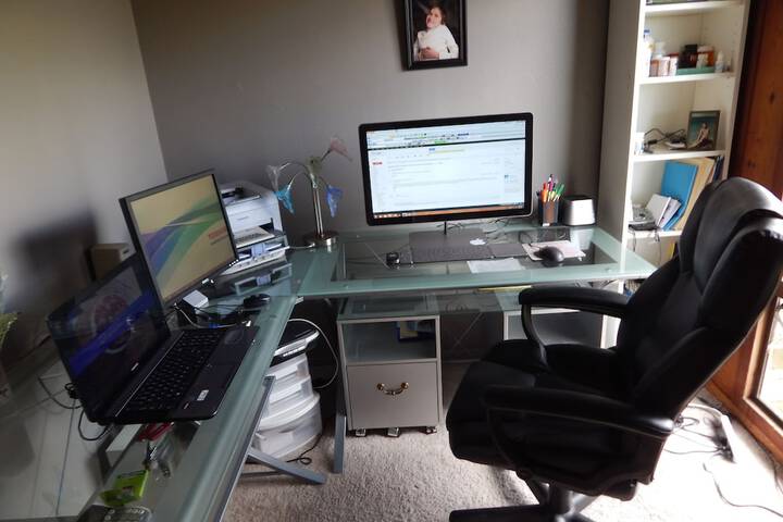 Business Center 46 of 49