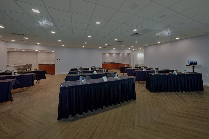 Crowne Plaza Knoxville Downtown University by IHG