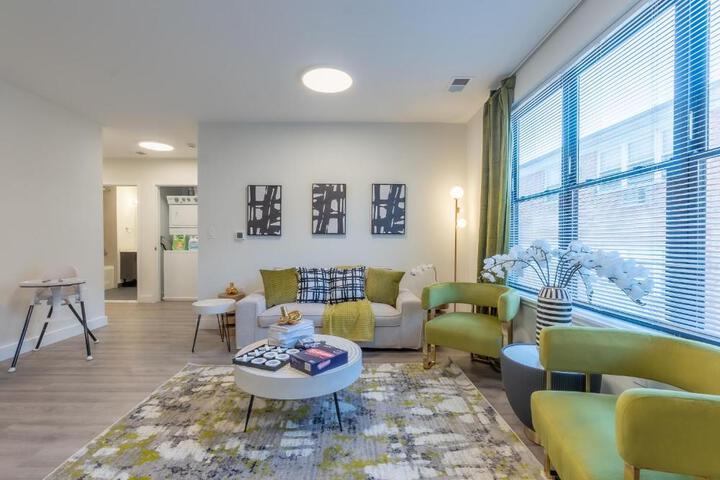 Opulence in Olive with Free Parking 2 BR 2 baths Suite, 5 beds and Sleeps 8