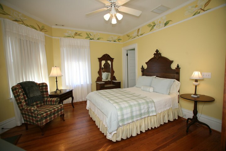 Room 7 of 17
