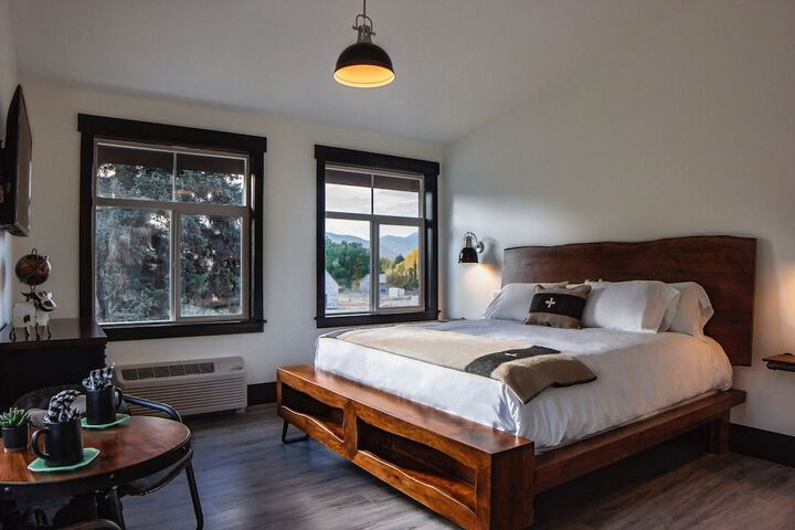 Room 16 of 28