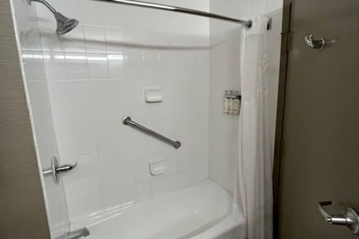 Holiday Inn Express Hotel Naples Downtown - 5th Avenue