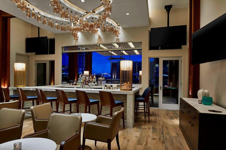 Lounge 52 of 60