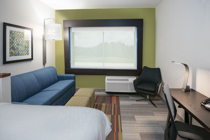 Holiday Inn Express & Suites Bryan - College Station by IHG